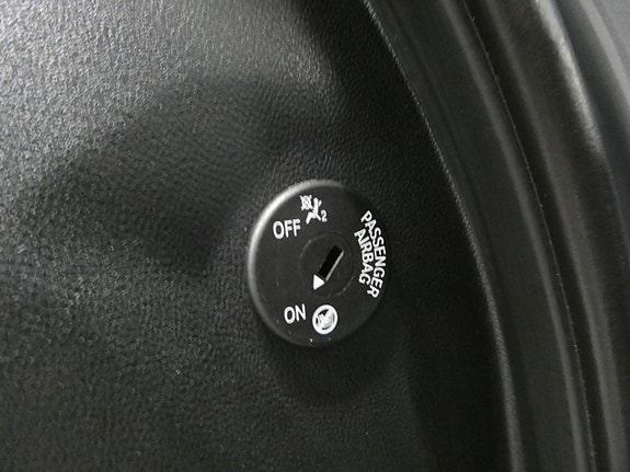 BMW 330e 18 of 24