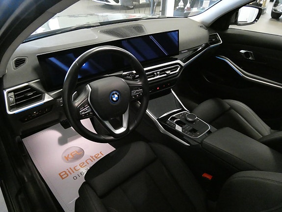 BMW 330e 16 of 24