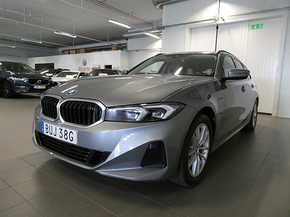 BMW 330e 14 of 24