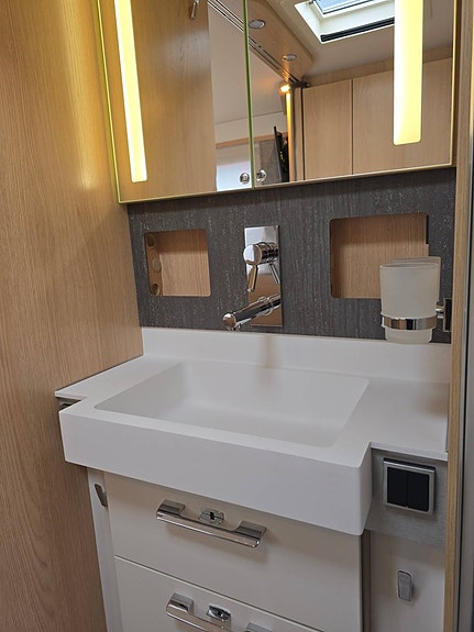 Hymer MasterLine I 890 Blackline 17 of 21