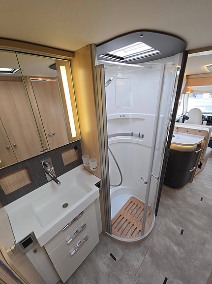 Hymer MasterLine I 890 Blackline 16 of 21