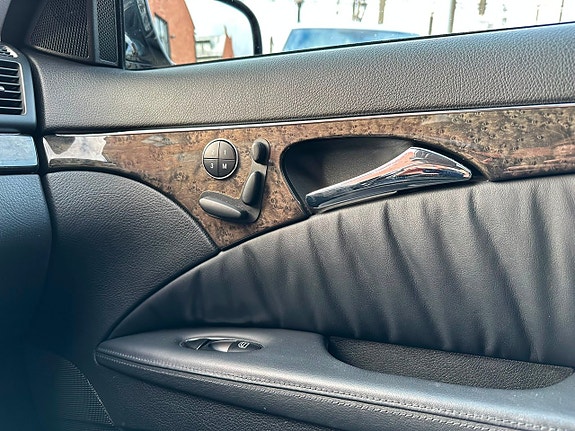 Mercedes-Benz E63 26 of 29