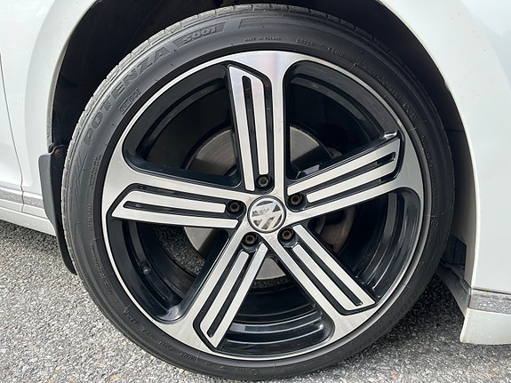 Volkswagen Passat 11 of 17