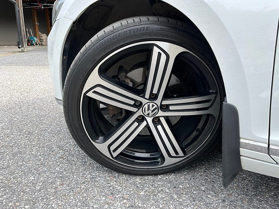 Volkswagen Passat 9 of 17