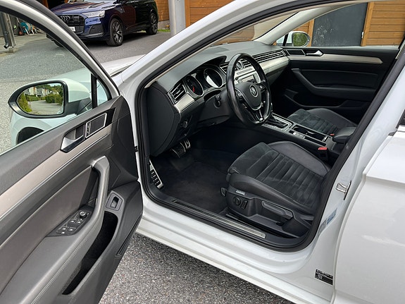 Volkswagen Passat 8 of 17