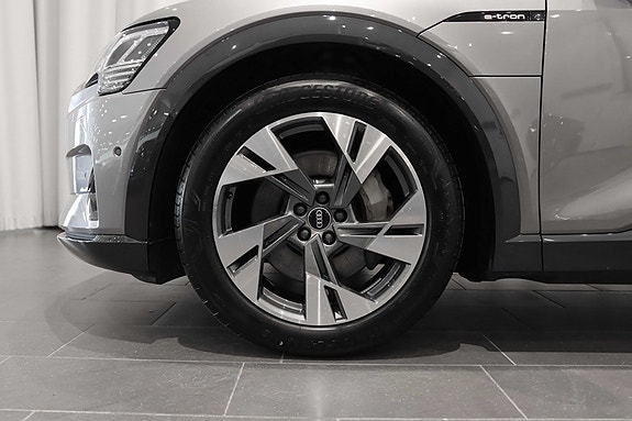 Audi e-tron Sportback 7 of 24