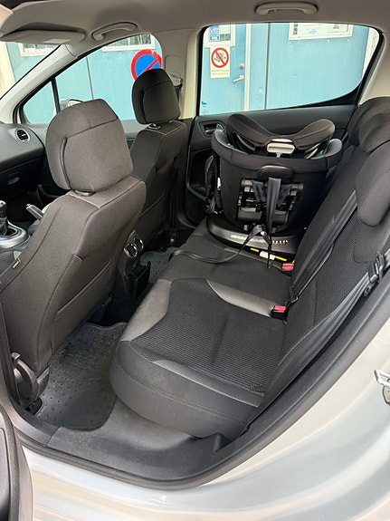 Peugeot 308 8 of 12