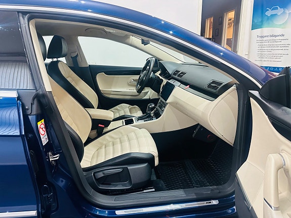 Volkswagen Passat CC 12 of 19