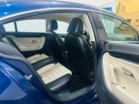 Volkswagen Passat CC 15 of 19