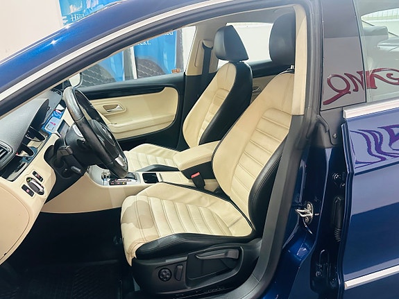 Volkswagen Passat CC 11 of 19
