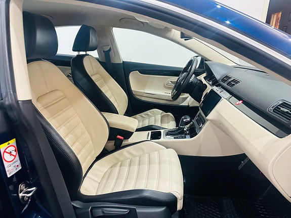 Volkswagen Passat CC 13 of 19