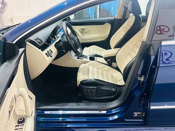 Volkswagen Passat CC 10 of 19