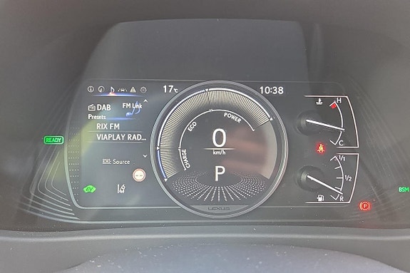 Lexus UX250h 13 of 21