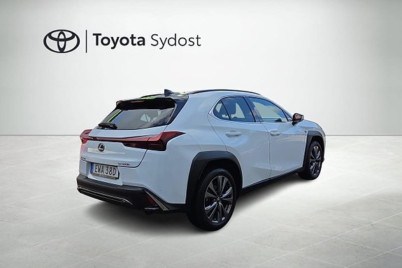 Lexus UX250h 2 of 21