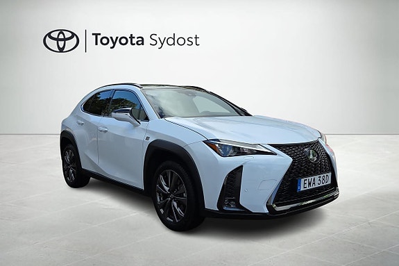 Lexus UX250h 18 of 21
