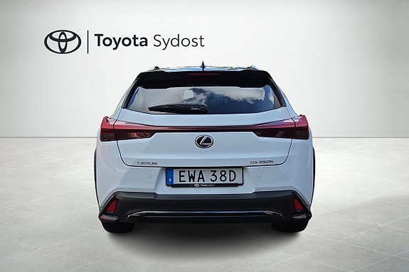Lexus UX250h 4 of 21