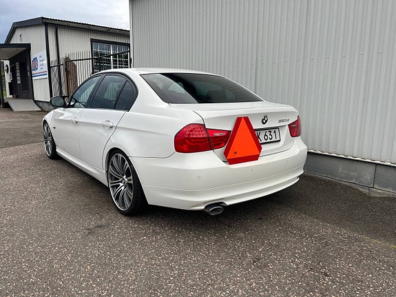 BMW 320d 4 of 11