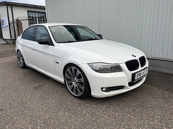 BMW 320d 3 of 11