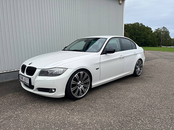 BMW 320d 2 of 11