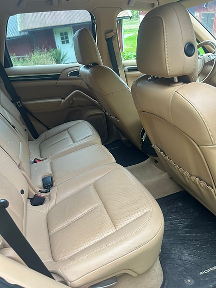Porsche Cayenne 13 of 19