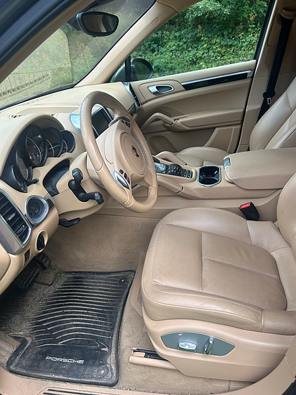 Porsche Cayenne 15 of 19