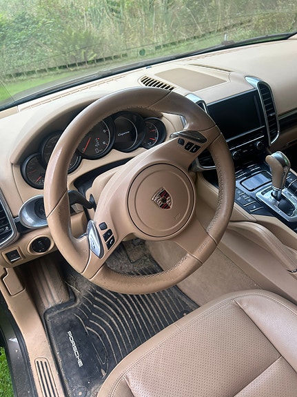 Porsche Cayenne 12 of 19