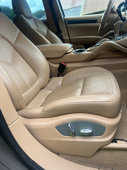 Porsche Cayenne 14 of 19