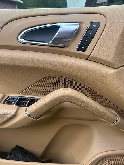 Porsche Cayenne 10 of 19