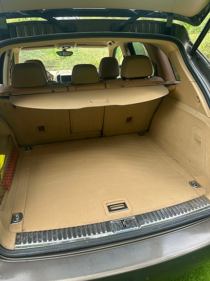 Porsche Cayenne 16 of 19