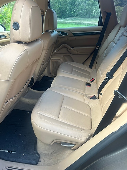 Porsche Cayenne 11 of 19
