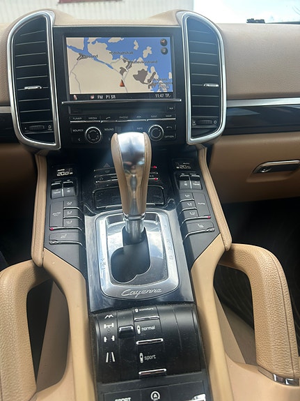 Porsche Cayenne 8 of 19