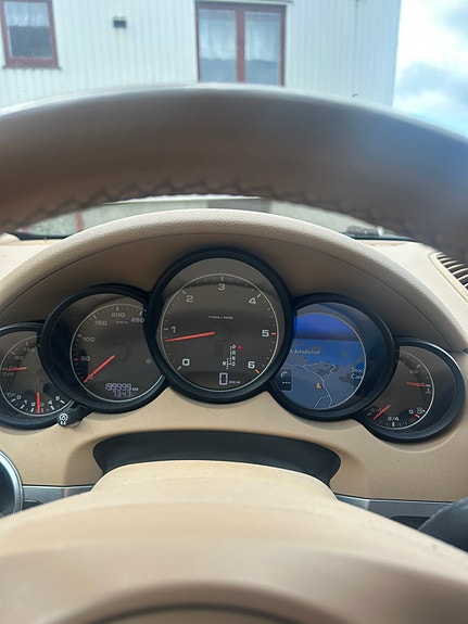 Porsche Cayenne 6 of 19