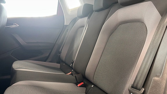 Seat Arona 10 of 19