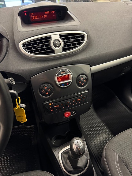 Renault Clio 9 of 11
