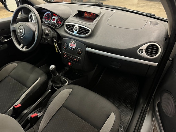 Renault Clio 8 of 11