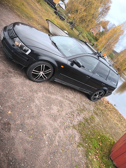 Volkswagen Passat 2 of 9