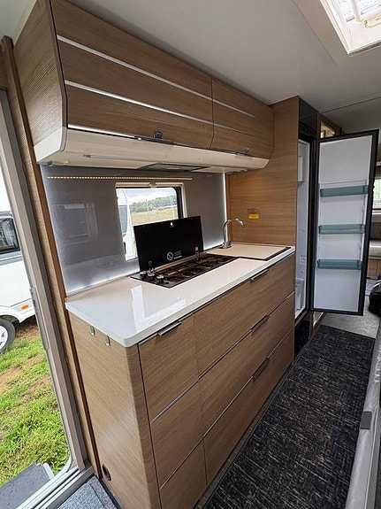 ADRIA ADORA 673 PK . Eget barnrum/Vån-säng/Tält/Markis. 2019 3 of 12