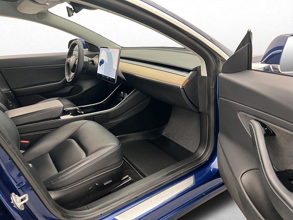 Tesla Model 3 27 of 30