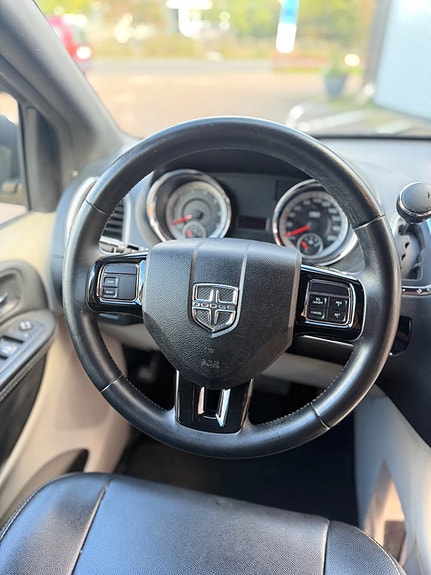 Dodge Grand Caravan 8 of 12