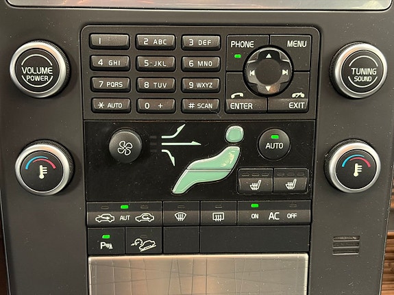 Volvo XC70 14 of 18
