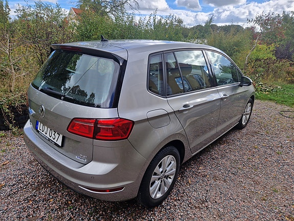 Volkswagen Golf Sportsvan 4 of 8