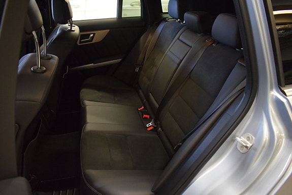 Mercedes-Benz GLK220 9 of 15