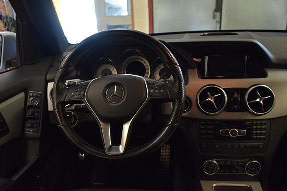 Mercedes-Benz GLK220 6 of 15