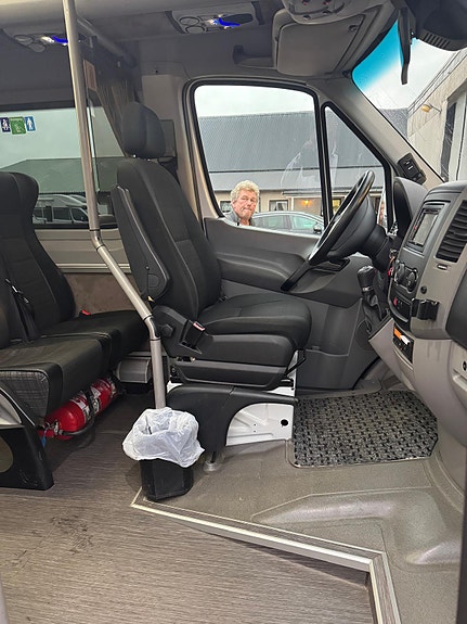 Mercedes-Benz Sprinter 519 2 of 16
