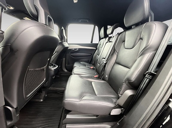 Volvo XC90 11 of 20