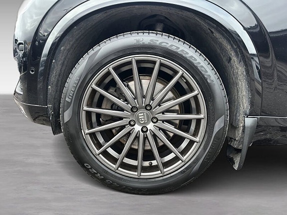 Volvo XC90 8 of 20