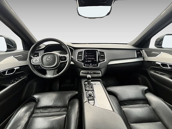 Volvo XC90 13 of 20