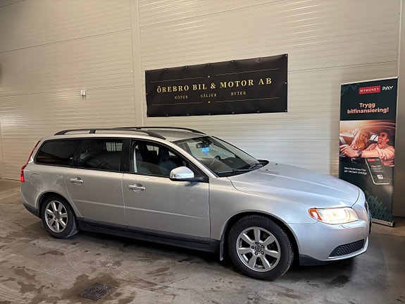 Volvo V70 2 of 7