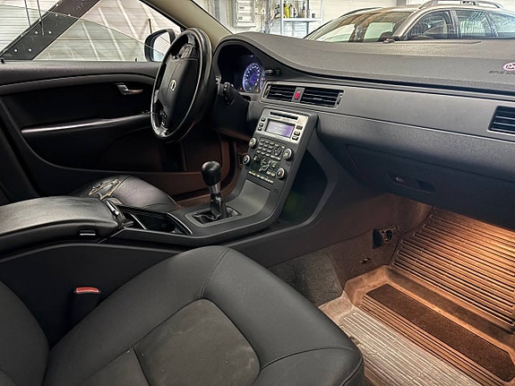 Volvo V70 6 of 7