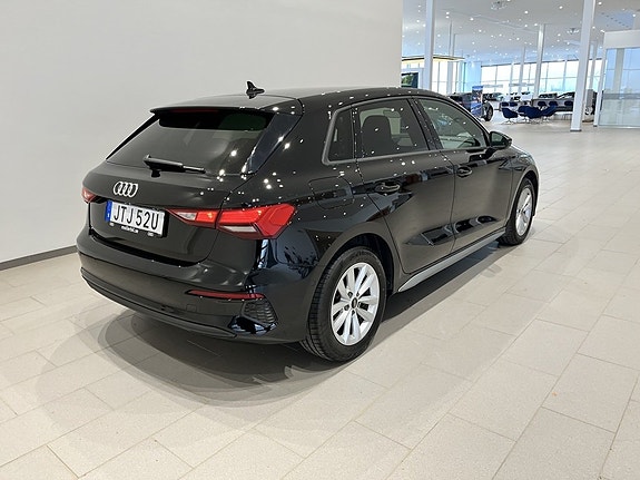 Audi A3 4 of 17